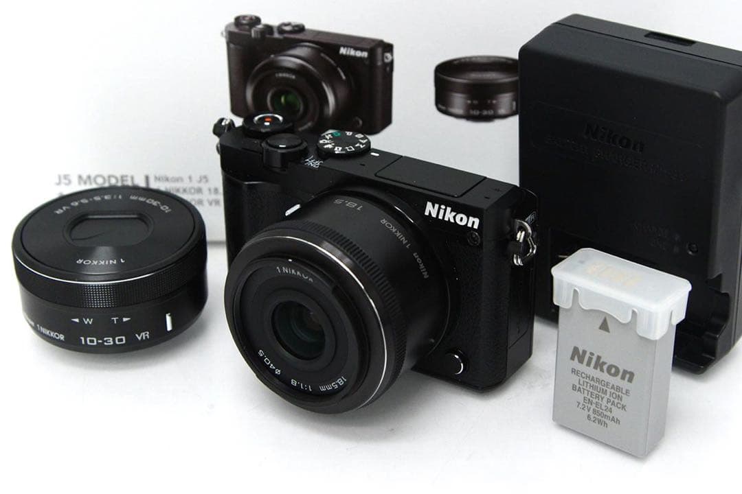 【美品】Nikon 1 J5 ブラック ダブルレンズキット《撮影数494回》
