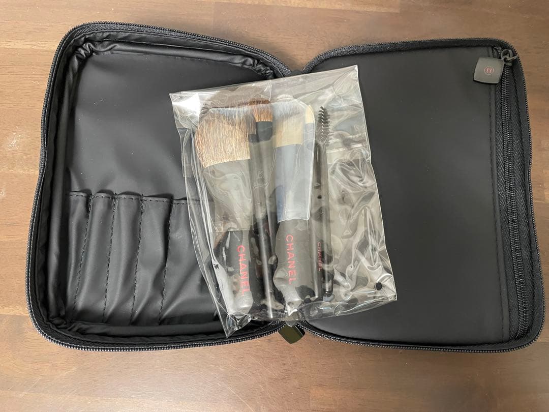 CHANEL クリスマスコフレ　【美品】ポーチ&ブラシセット