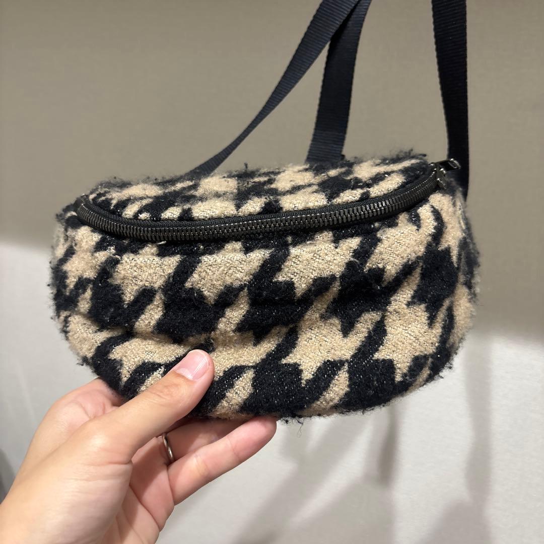 【達成セール！！！】アーティポッペ　ハウンドトゥース柄 ボディバッグ