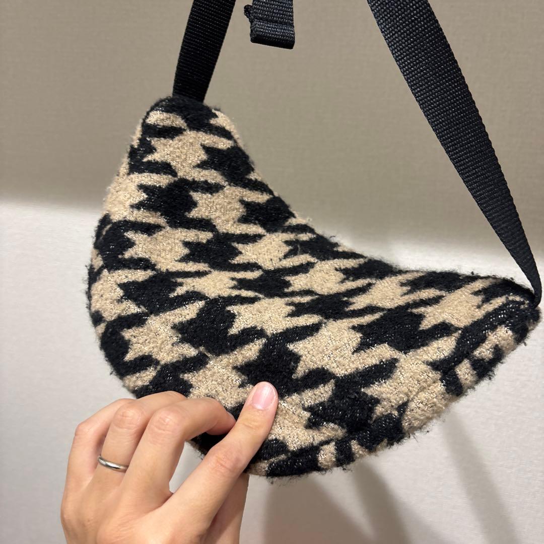 【達成セール！！！】アーティポッペ　ハウンドトゥース柄 ボディバッグ