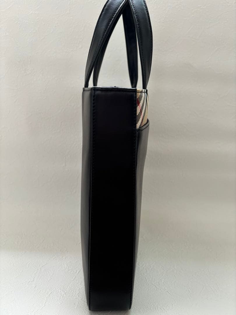 未使用品　BURBERRY （バーバリー）ブラックレザー　チェック柄バック