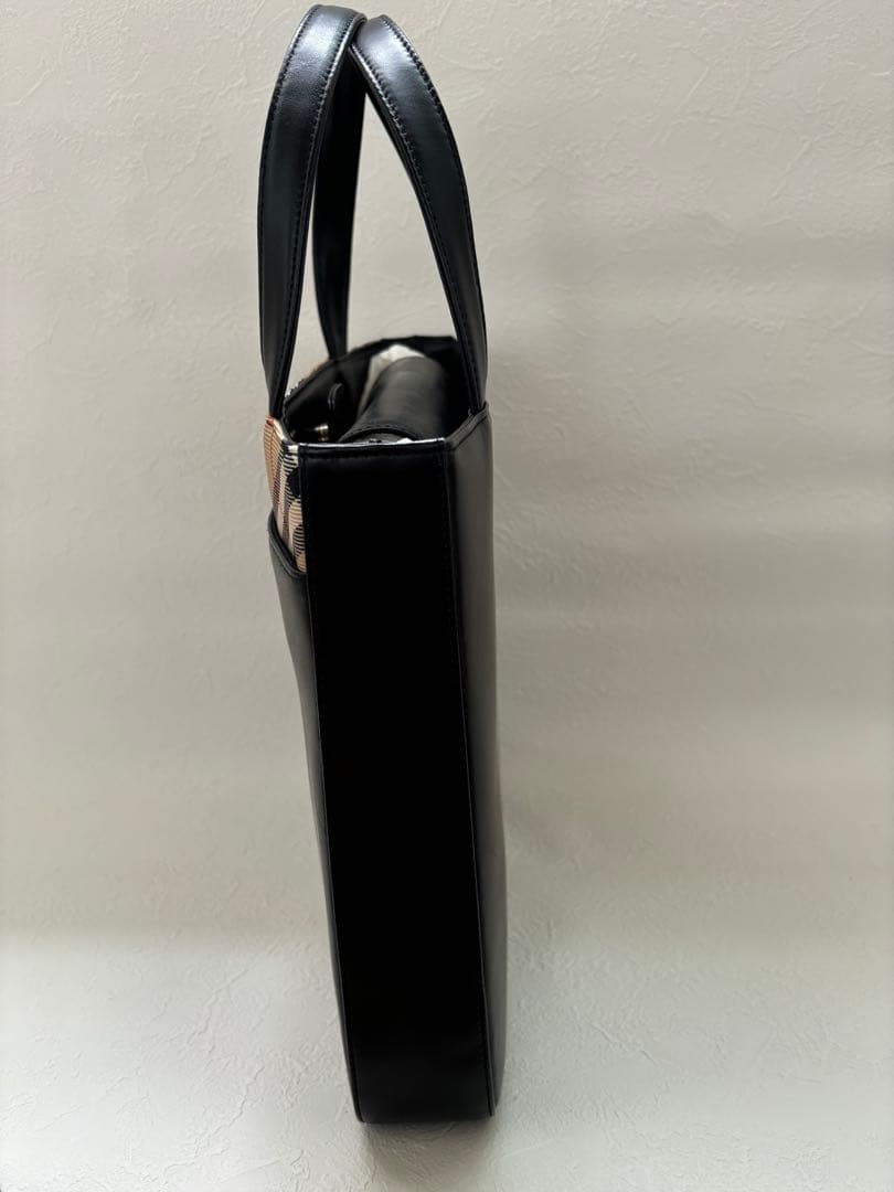 未使用品　BURBERRY （バーバリー）ブラックレザー　チェック柄バック