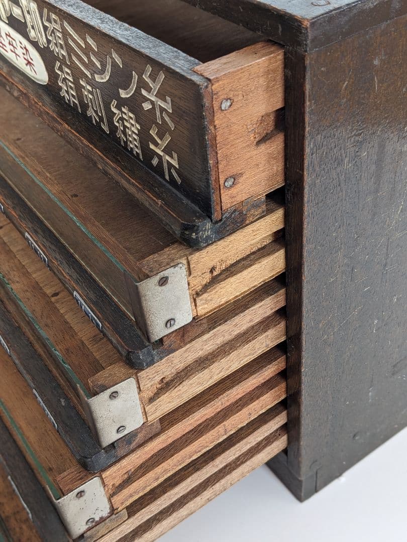 値下げ！ 手芸 タイヤー印 ミシン刺繡糸　昭和レトロ 洋裁 裁縫 収納棚 飾り棚