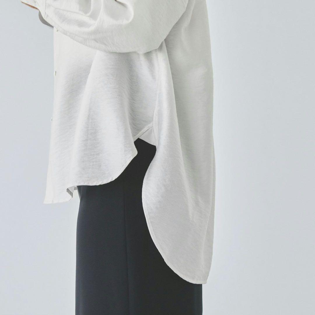 北欧暮らしの道具店 【24AW】とろんと光って揺れる シアーな羽織りブラウス