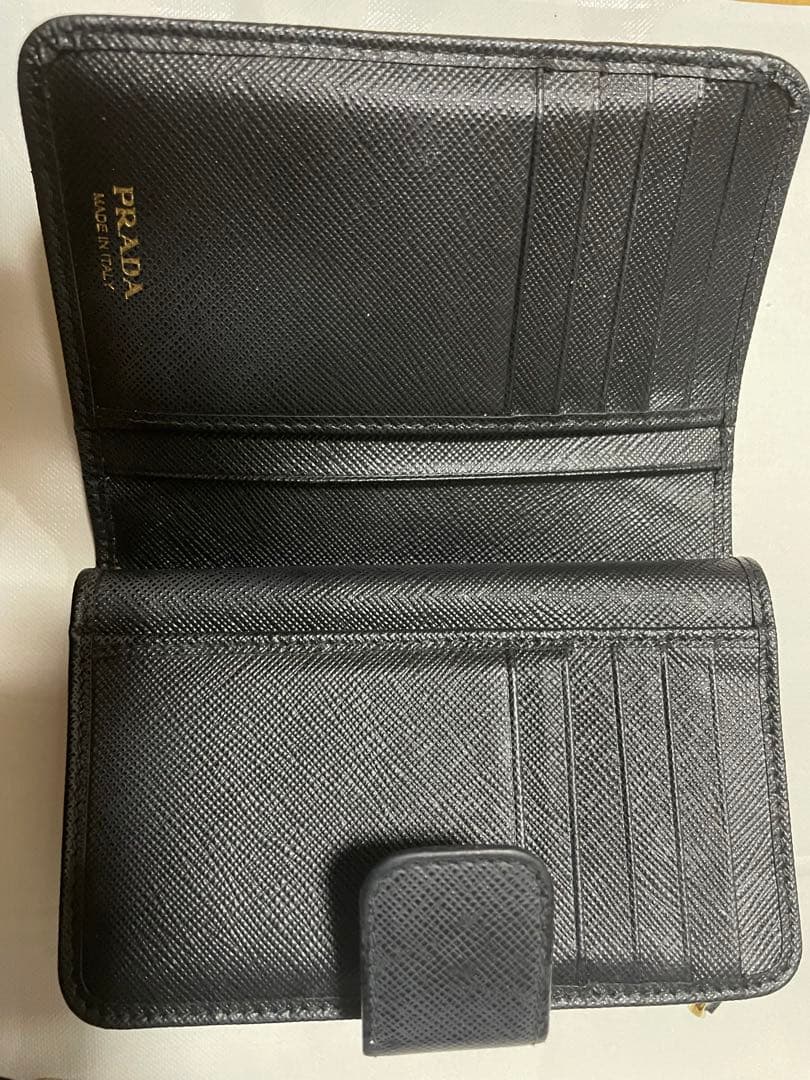 【aさま専用】PRADA 二つ折り財布 黒 レザー