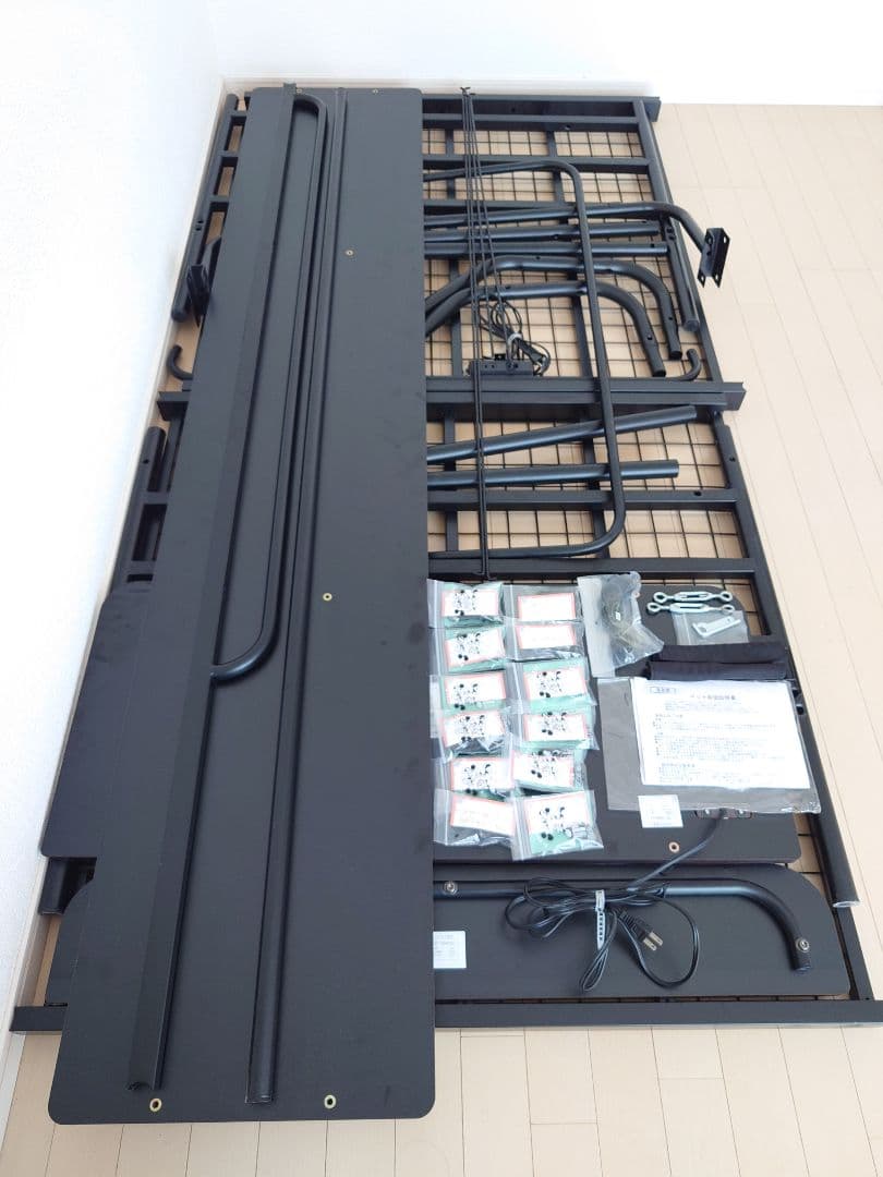 ※直接引き取り限定※ デスク.コンセント付き ベッドフレーム シングル