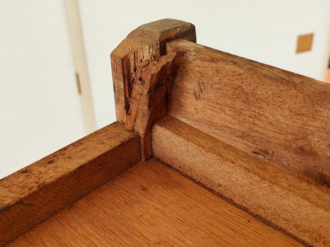 そうすけさんで買った古い木製の本棚