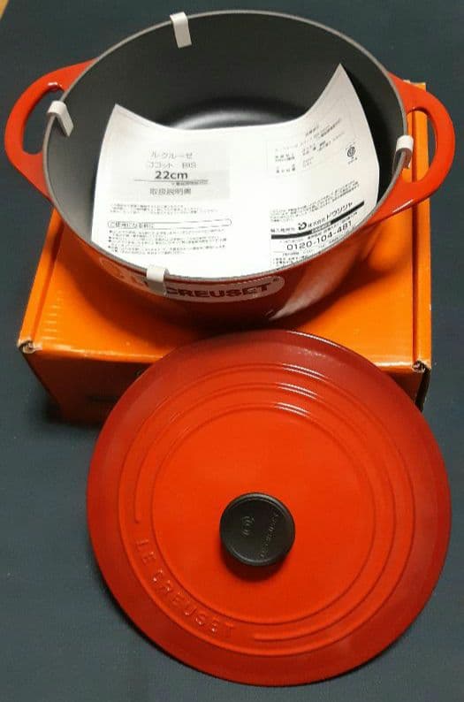 新品　赤　ル・クルーゼ LECREUSET ココット・ロンド 22cm 両手鍋