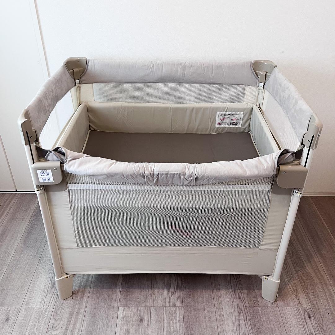 【美品】Apricaベビーベッド ココネルエアープラスABホワイトベージュ