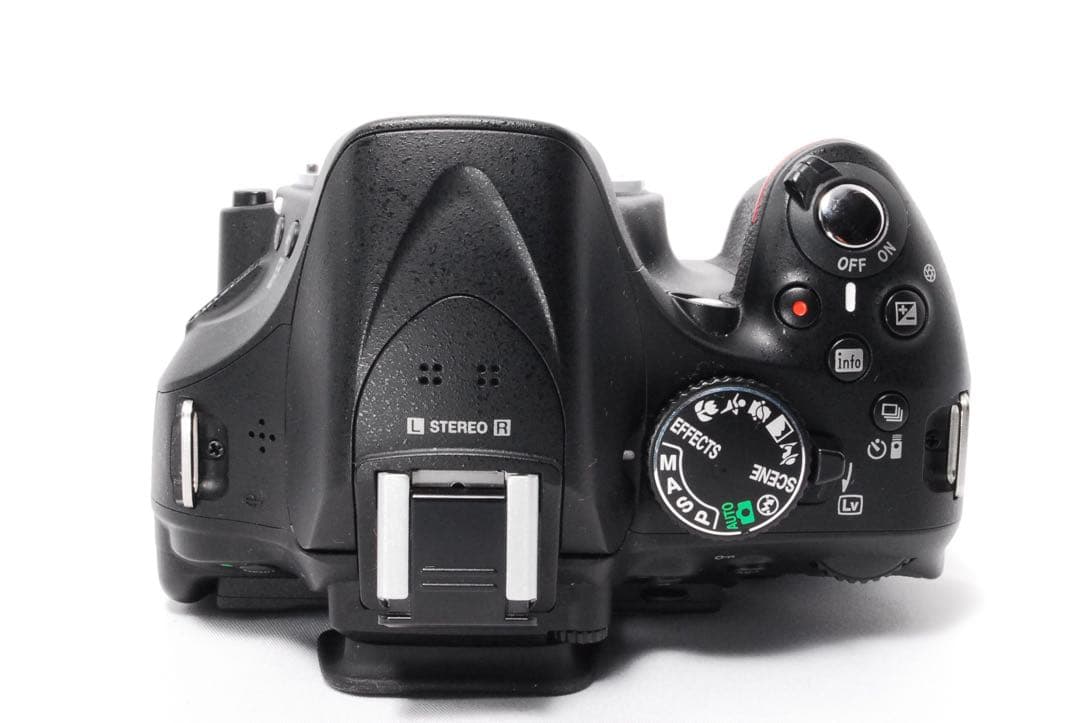 ❤️手ぶれ補正❤️Nikon D5200 Wレンズ❤️バリアングル液晶❤️一眼レフカメラ