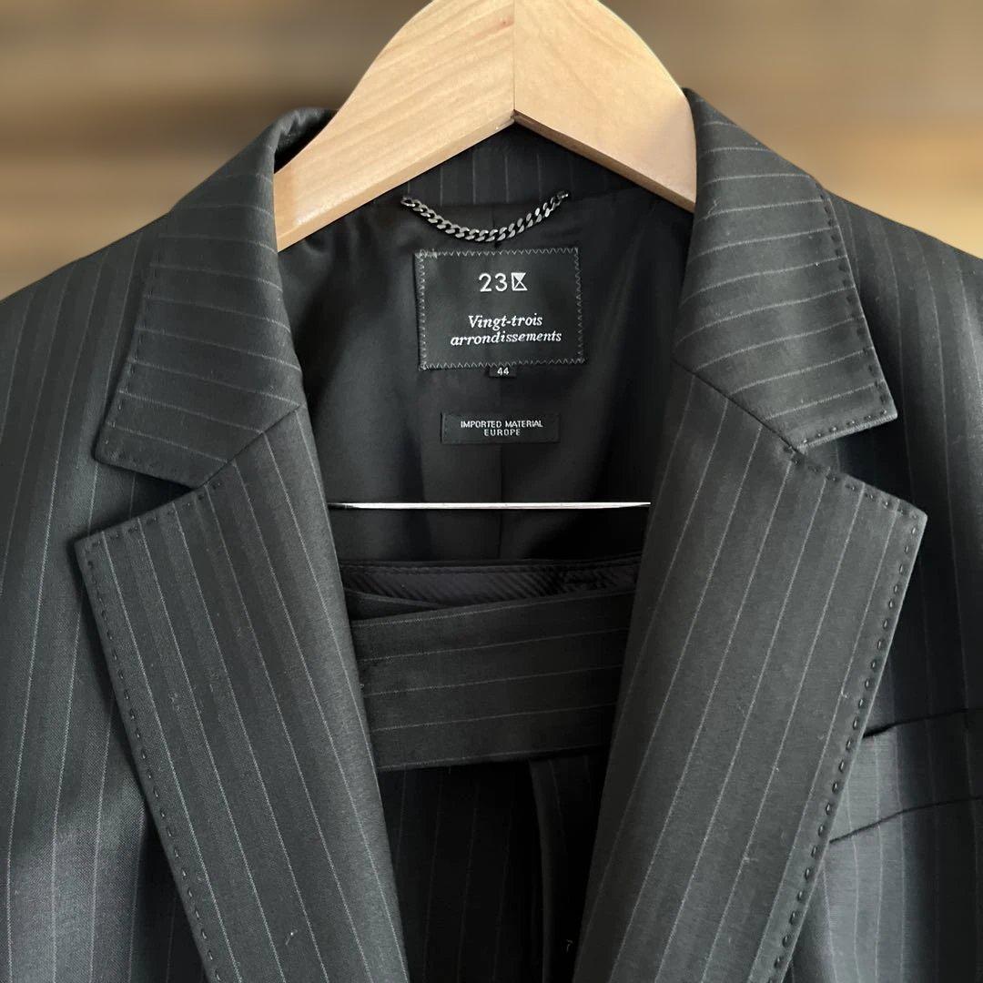 23 区　ストライプ ブラックスーツ サイズ44