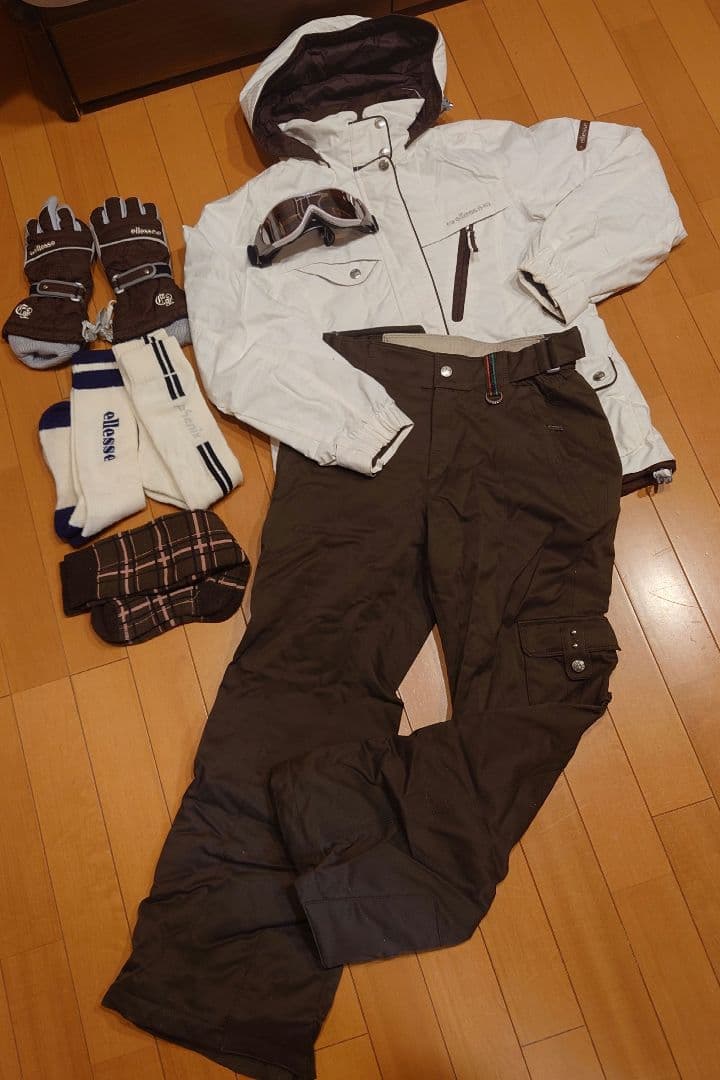 ellesseスキーウェア上下セット　ゴーグル＆グローブ付き