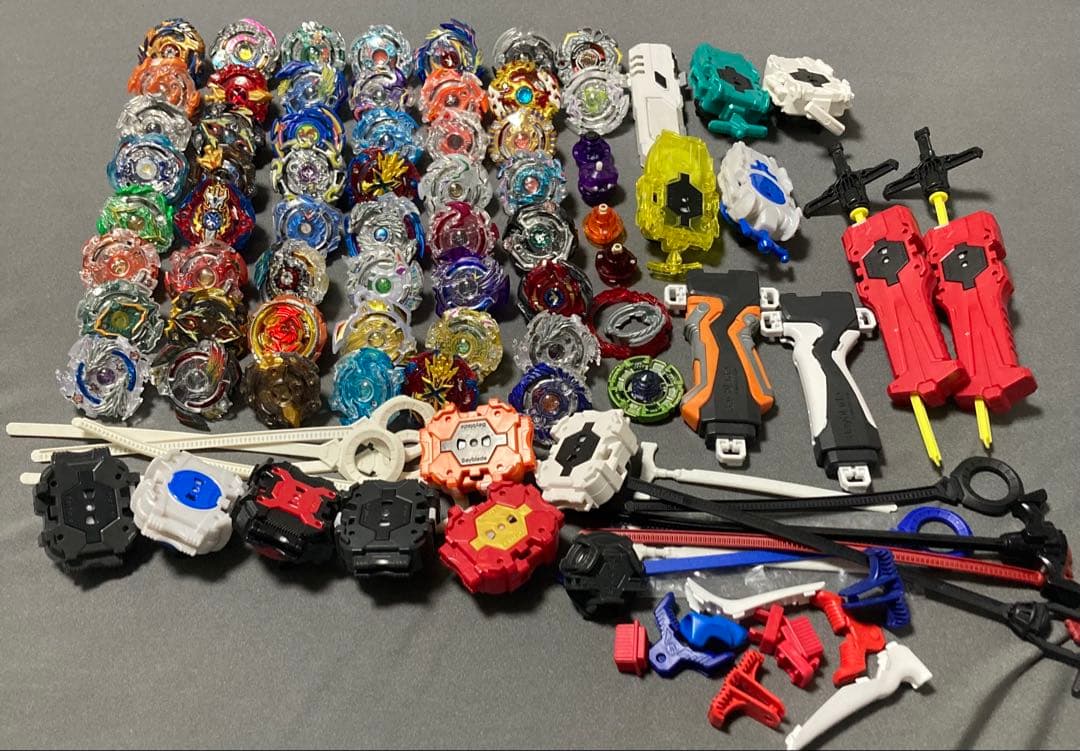 A*a様 ベイブレードバースト まとめ売り 約50個 引退品 ランチャー多数