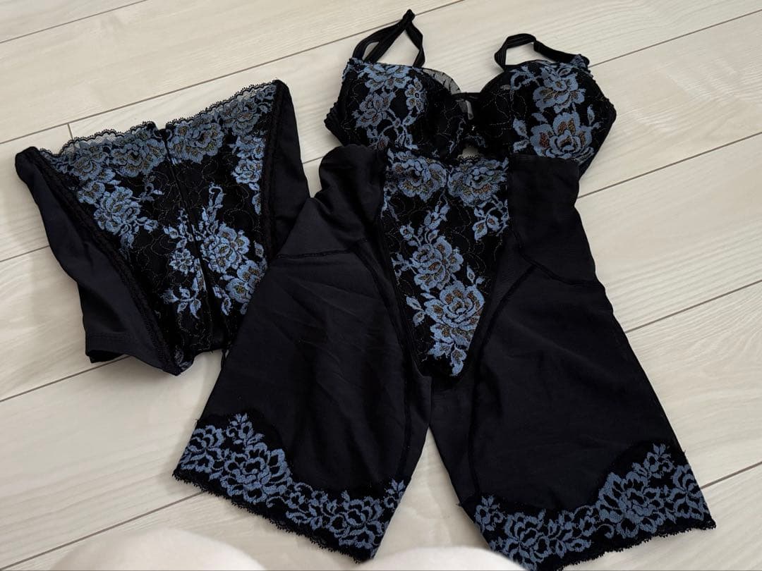 リュミエス　ノアール　Mサイズ　カップD70