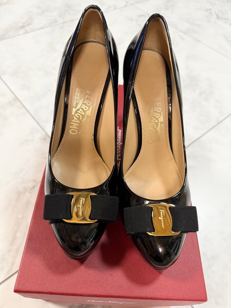 Salvatore Ferragamo ブラックハイヒール