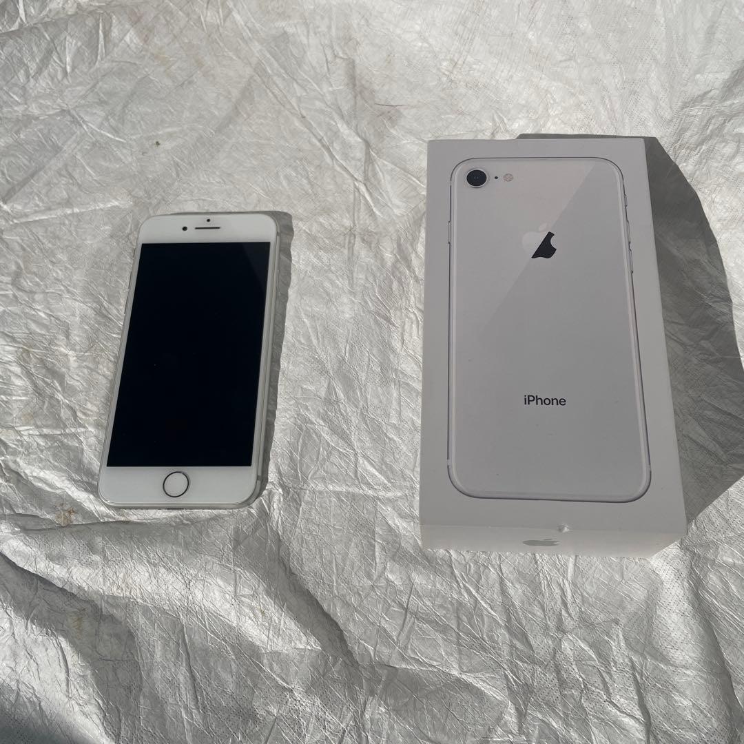 Apple iPhone 8 シルバー　64GB バッテリー82%