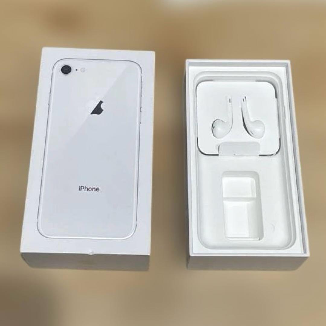 Apple iPhone 8 シルバー　64GB バッテリー82%