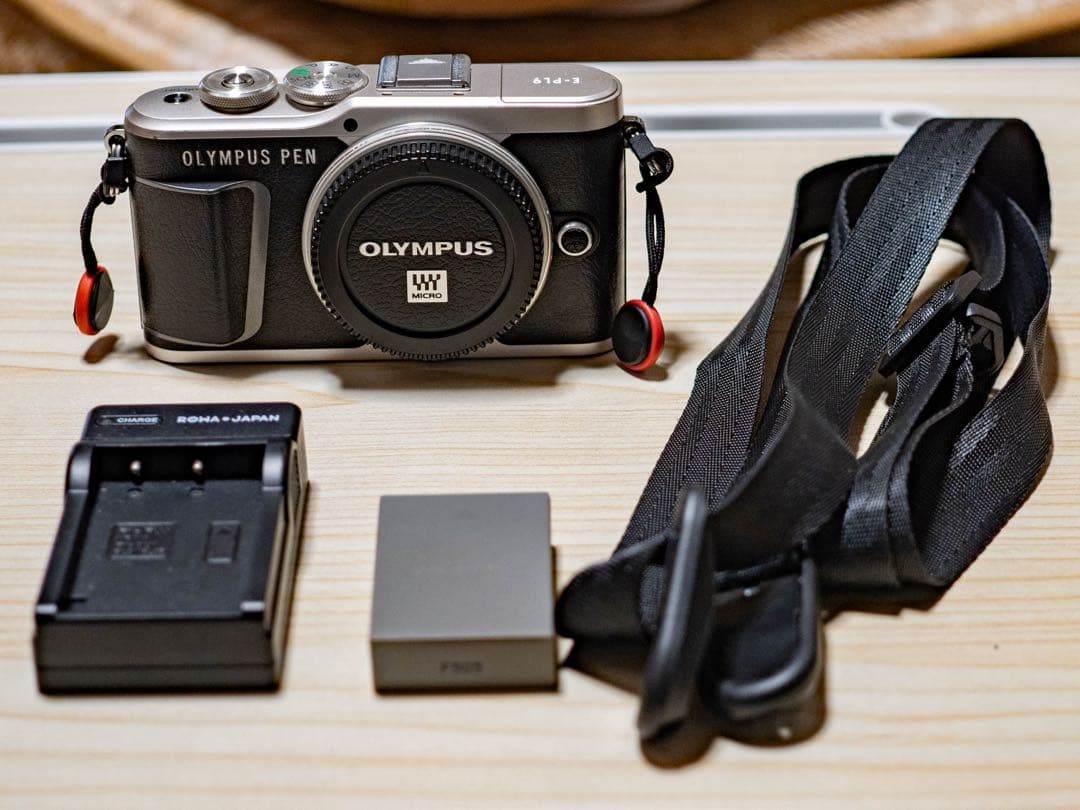 OLYMPUS PEN E-PL9 シルバー/ブラック 本体　少し難あり