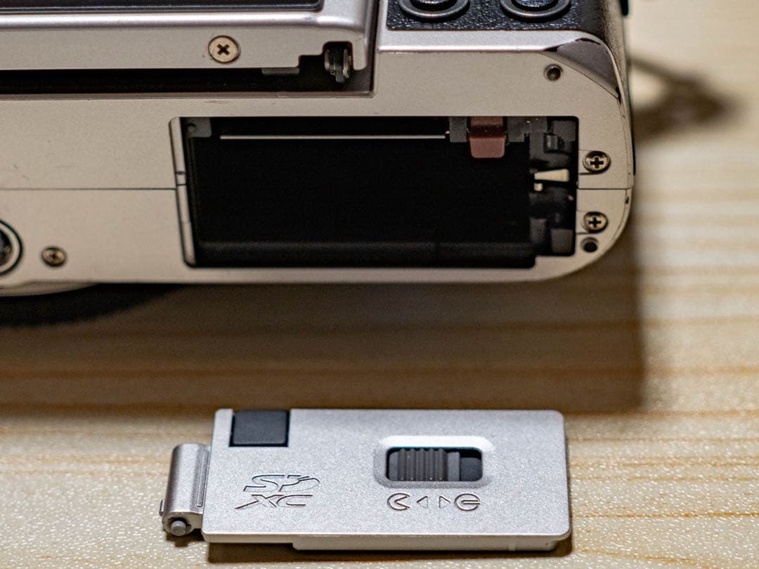 OLYMPUS PEN E-PL9 シルバー/ブラック 本体　少し難あり