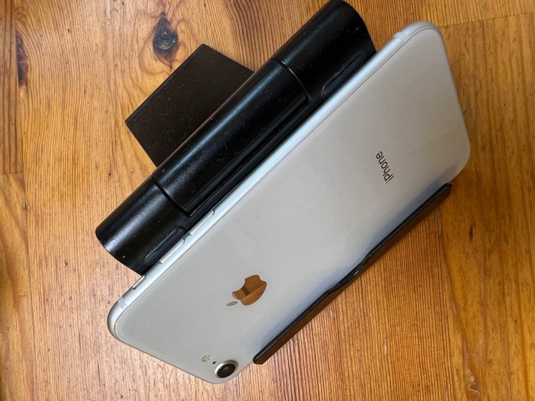 iPhone 8 シルバー 64 GB ifaceケース付き バッテリー100%