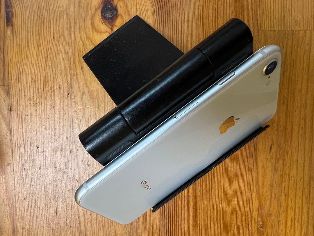 iPhone 8 シルバー 64 GB ifaceケース付き バッテリー100%