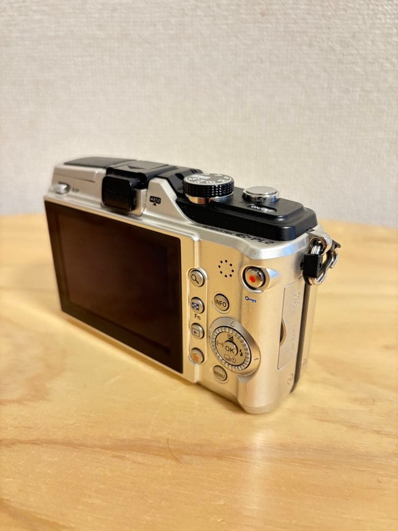 OLYMPUS ミラーレス一眼カメラ E-PL2