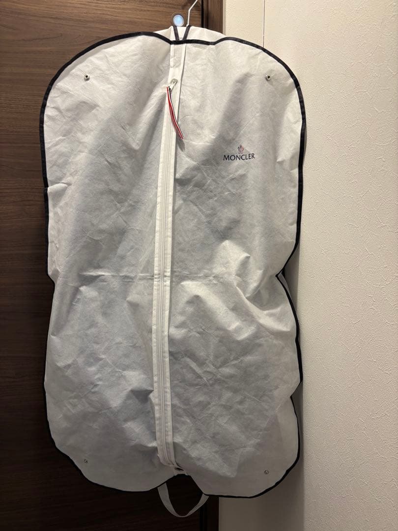 モンクレールダウンAvocette 日本橋三越モンクレールで購入　ハンガーと袋付