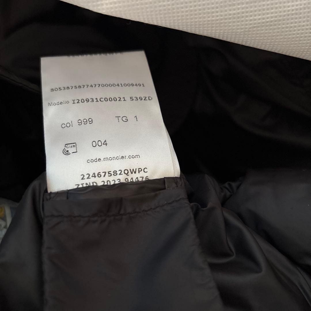 モンクレールダウンAvocette 日本橋三越モンクレールで購入　ハンガーと袋付