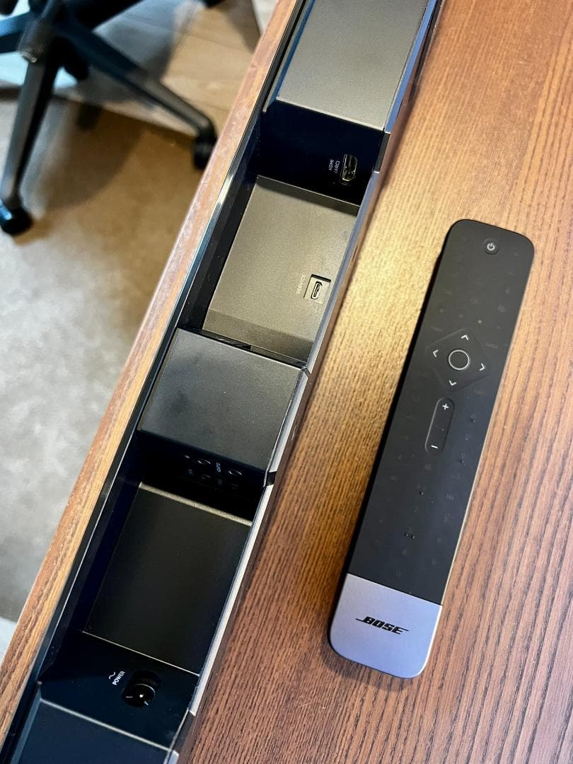 【美品】BOSE SOUNDBAR 700 （ユニバーサルリモコン付き）