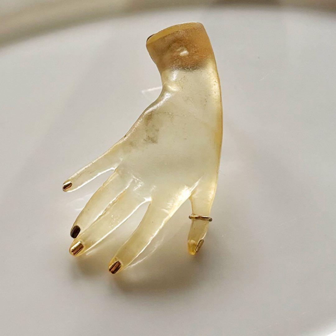 ベアトリスパラシオス　クリア樹脂手の形 ピアス(片耳用)