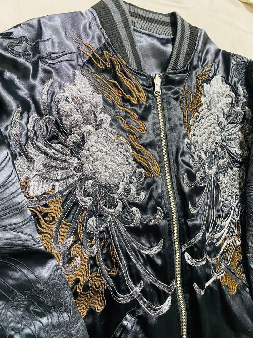 絡繰魂　粋　日本　スカジャン ドラゴン 菊刺繍 限定 最高 デザイン 2面使う