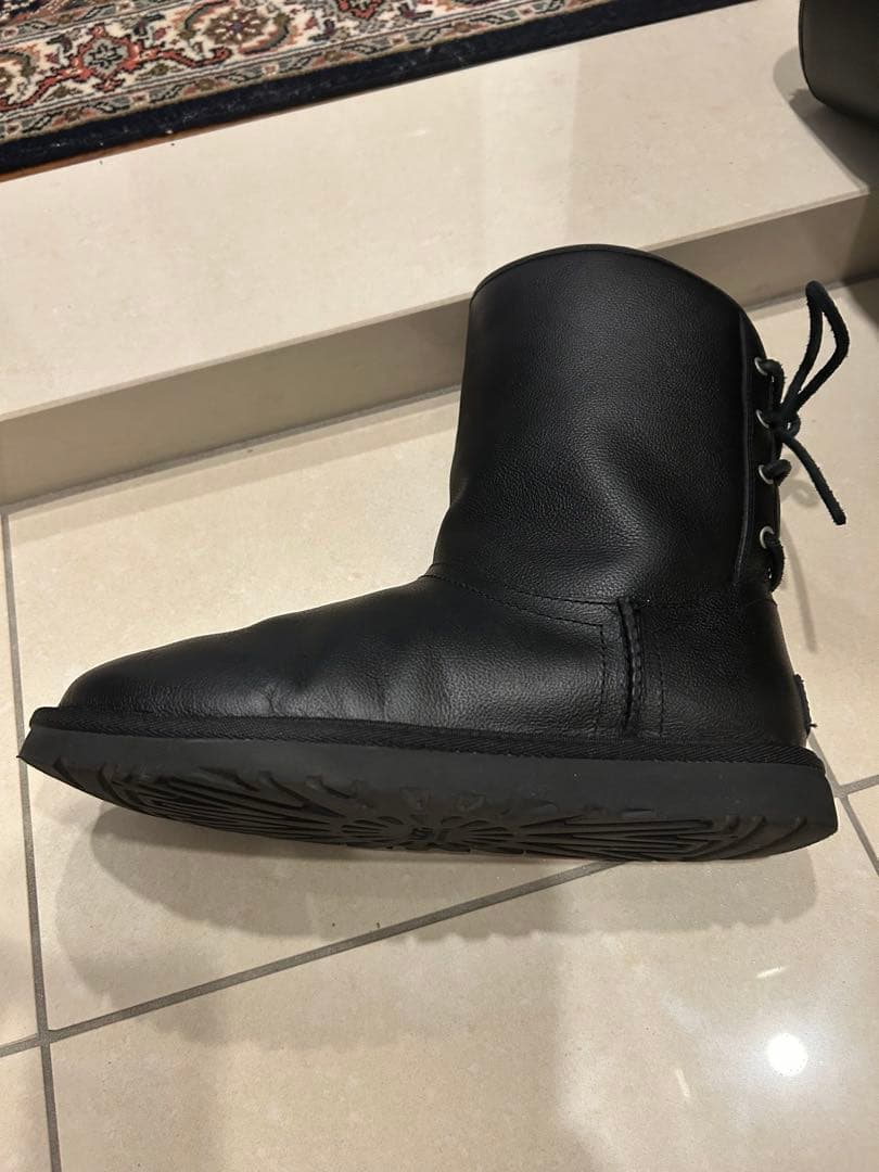 美品　UGG ブラックレザー ムートンブーツ　23 ㎝　定価3万円超え