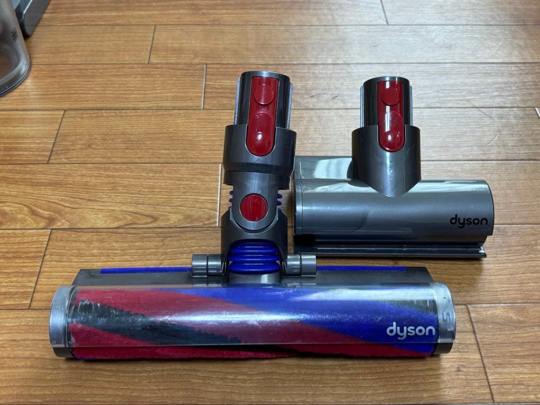 【美品】dyson V8 slim 作動良好　分解清掃メンテナンス済