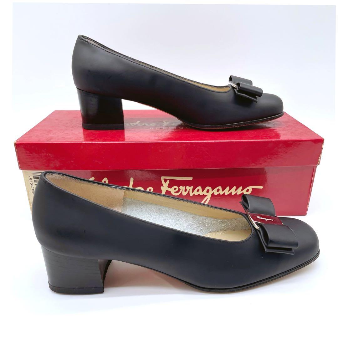 コスモス‼︎ Salvatore Ferragamo マットブラック