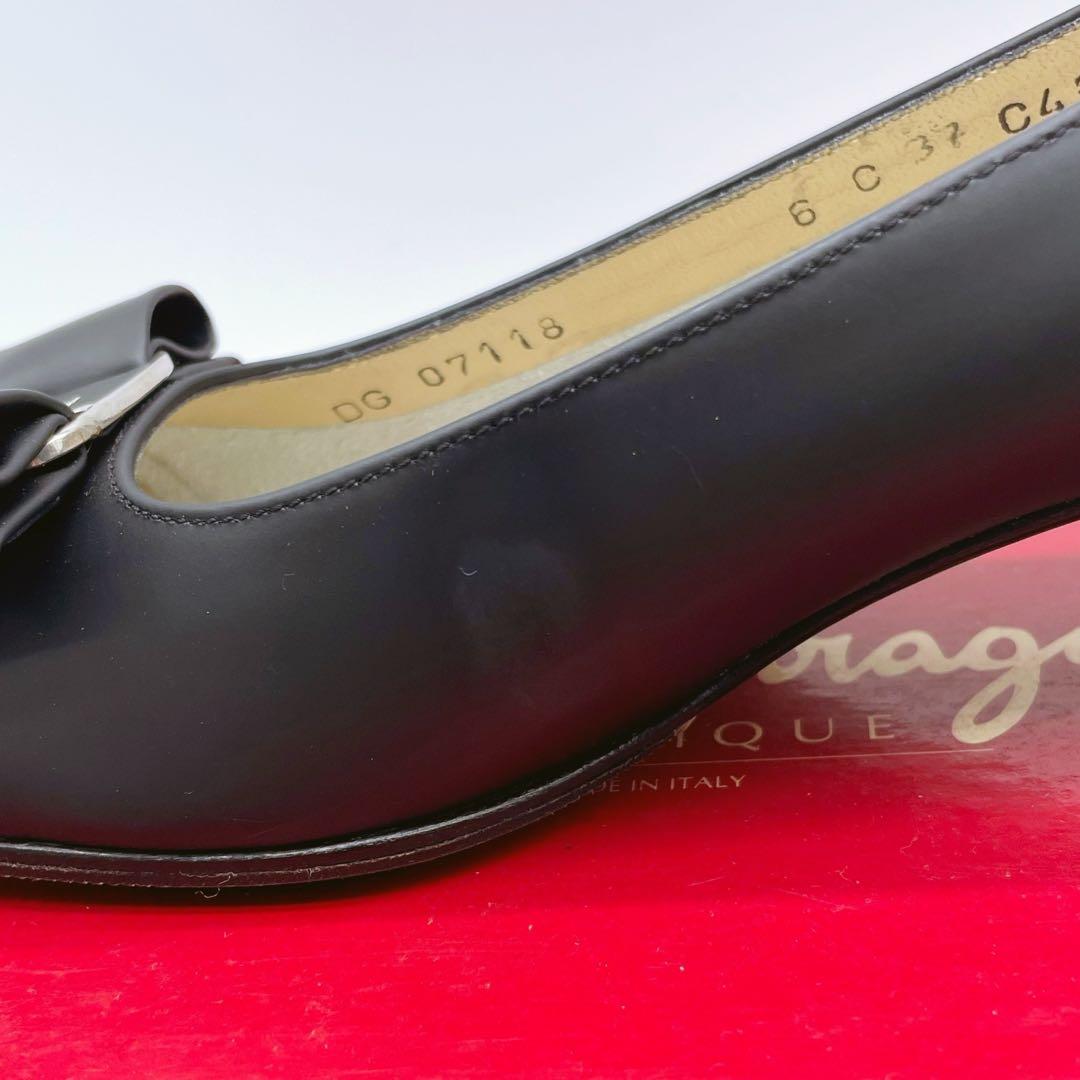 コスモス‼︎ Salvatore Ferragamo マットブラック