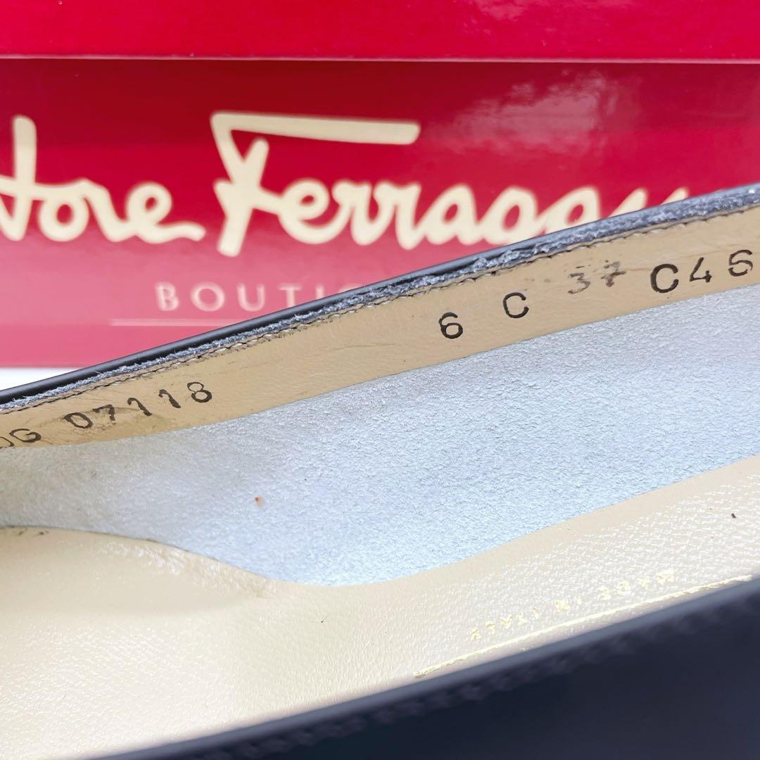 コスモス‼︎ Salvatore Ferragamo マットブラック