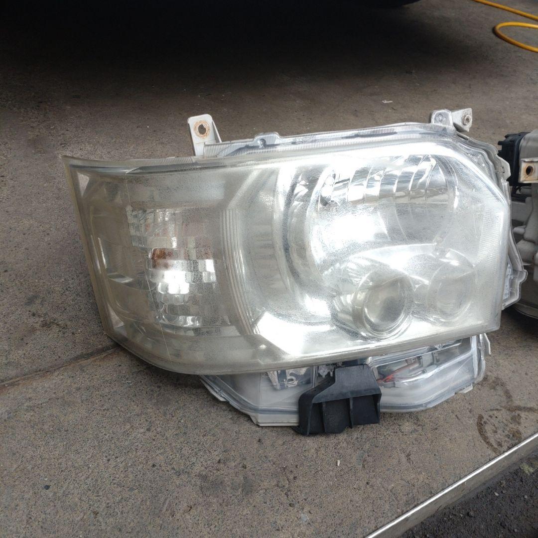 ハイエース4型　社外LEDヘッドライト 左右セット