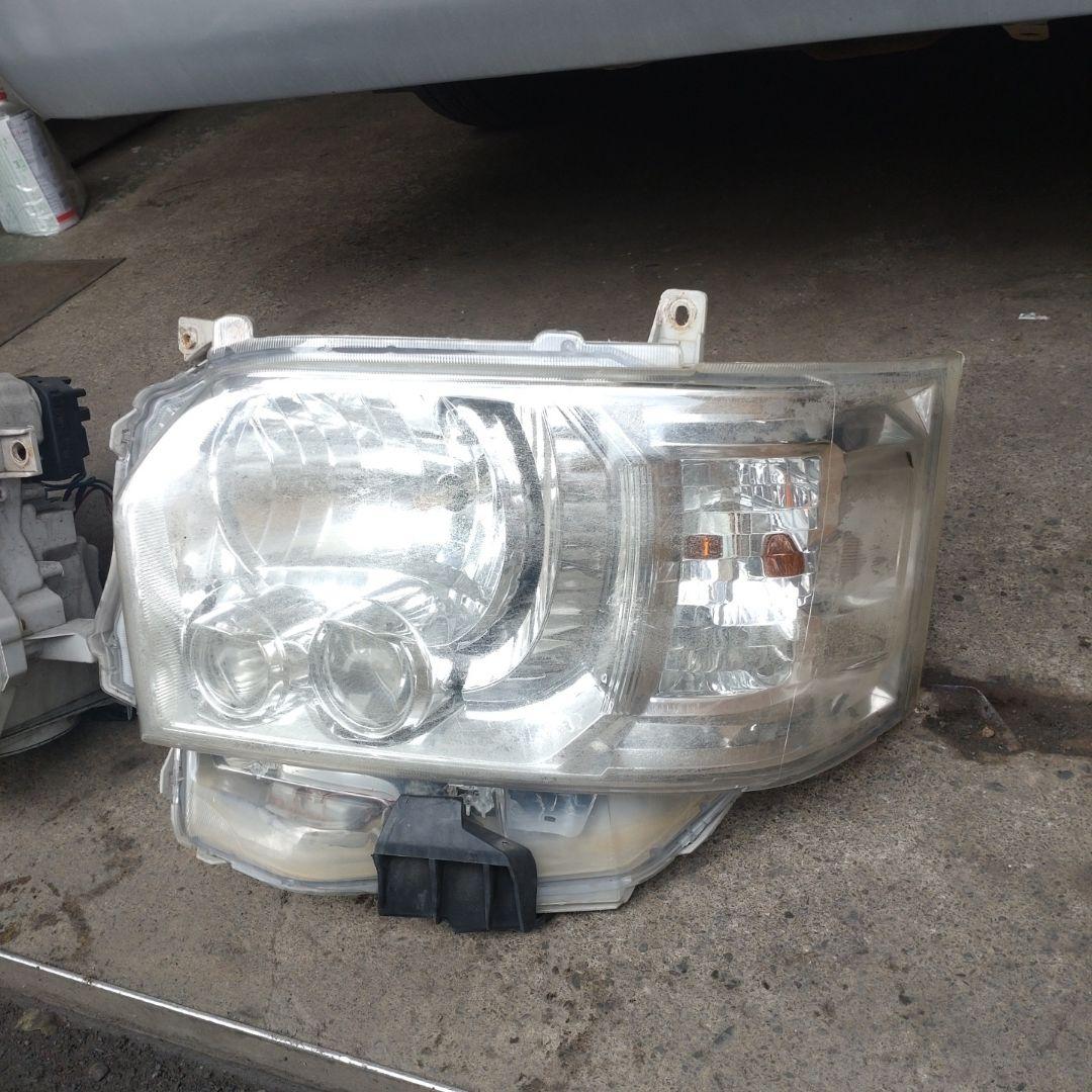 ハイエース4型　社外LEDヘッドライト 左右セット