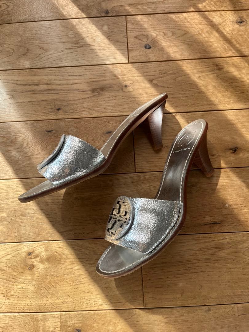 TORYBURCH トリーバーチ　シルバー レザー フミュール