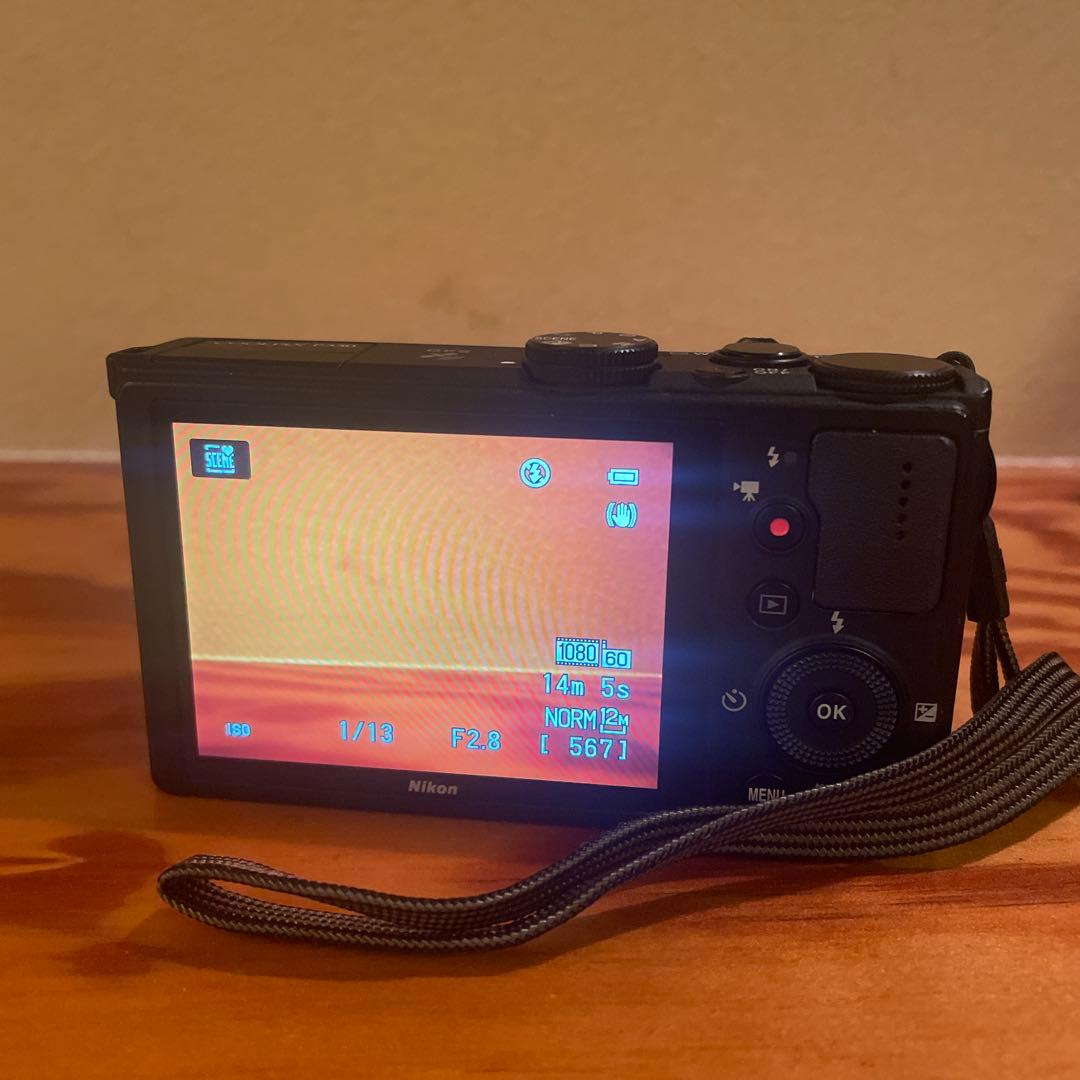 ニコン COOLPIX P330 本体、元箱、付属品あり。 通電・撮影は可能