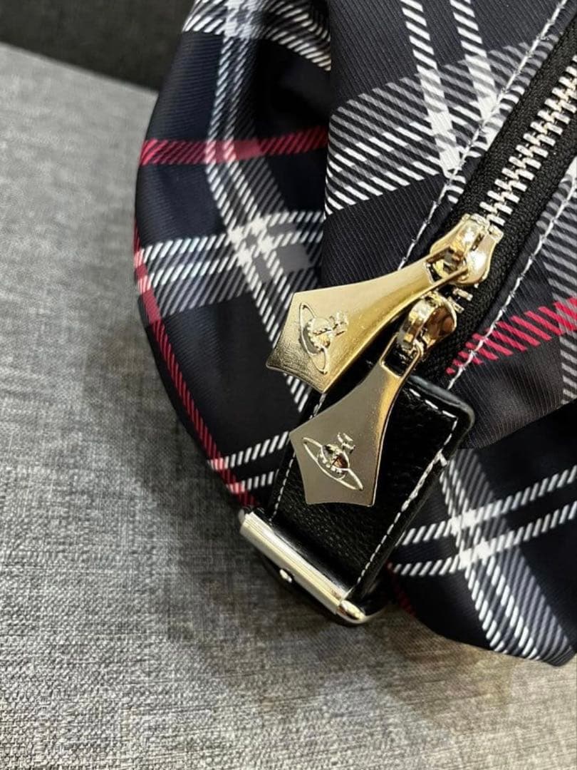 Vivienne Westwood旅行バッグ ハンドバッグ 大容量 おしゃれ”