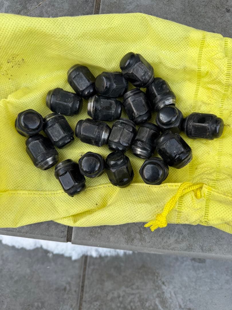 レアマイスター　プレミックスVERAN V 17インチ４本スタッドレスタイヤ付き