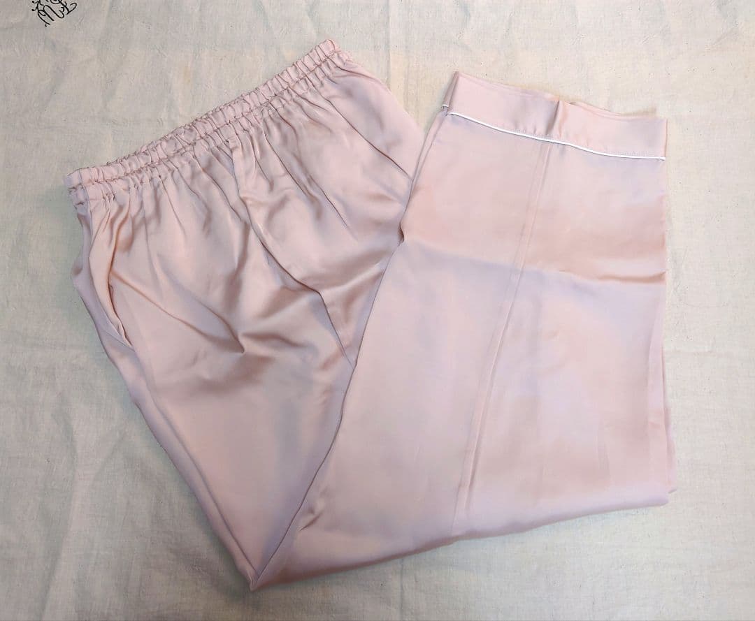 新品タグ付き ワコール 睡眠科学 ルームウェア パジャマ サテン M 高級