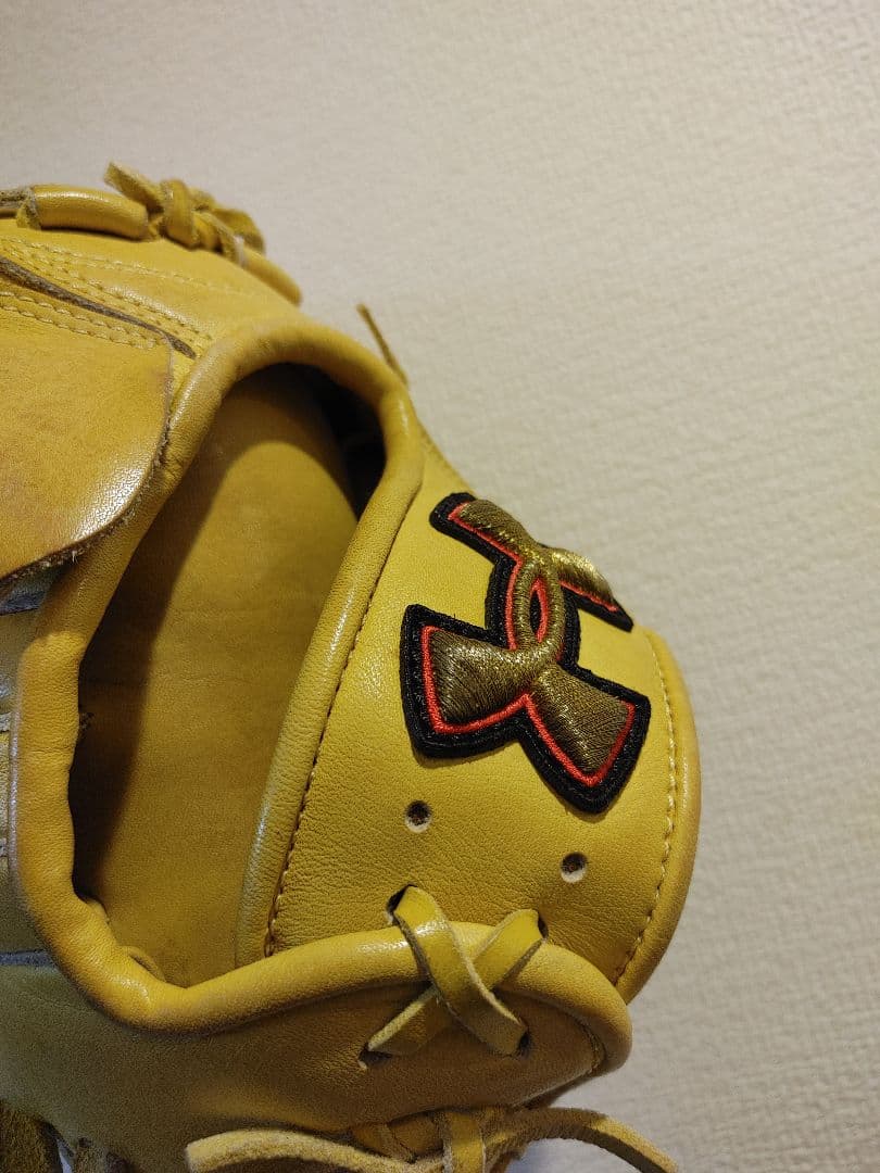 アンダーアーマー　希少　軟式　投手 イエロー　右投げ　指カバー