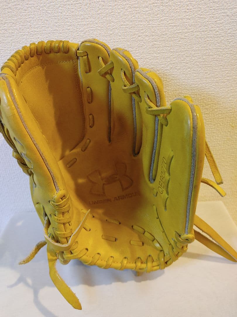アンダーアーマー　希少　軟式　投手 イエロー　右投げ　指カバー