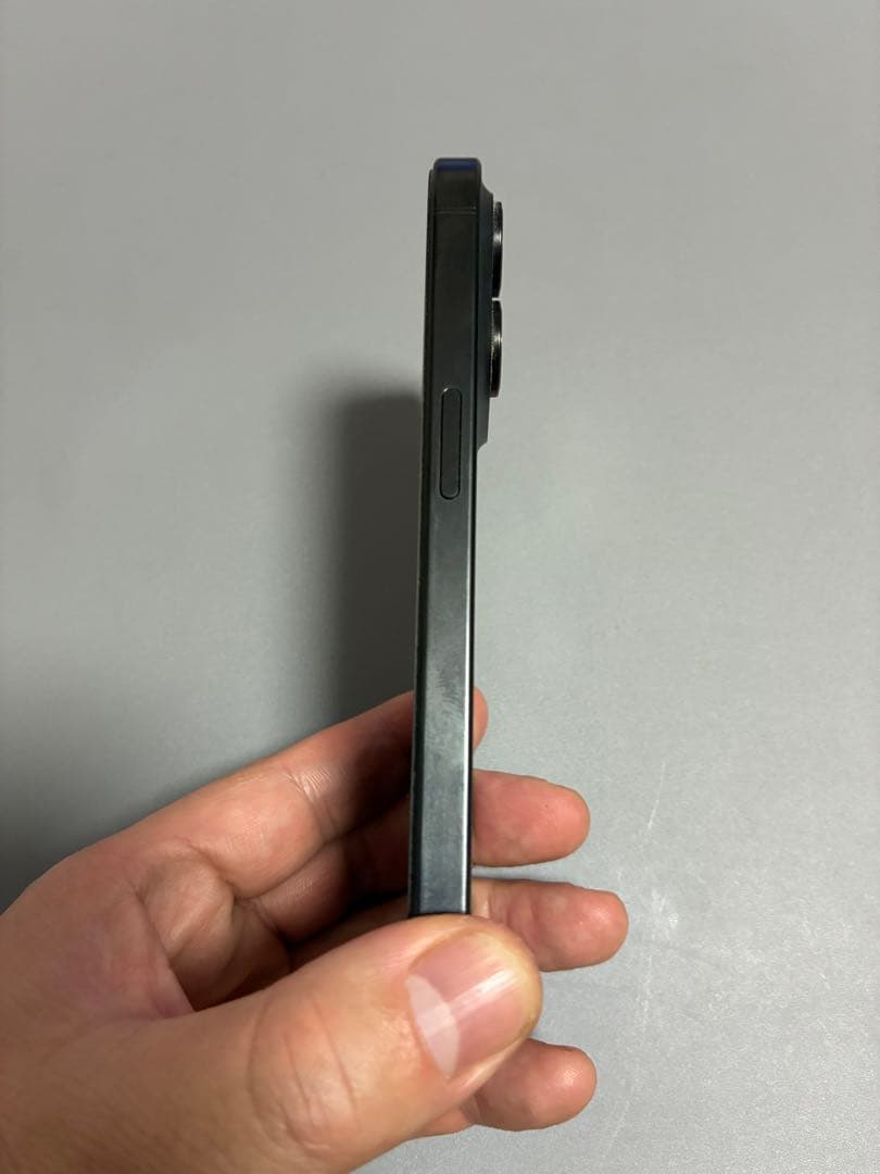 Apple iPhone 15 Pro 128GB ブラックチタニウム 本体