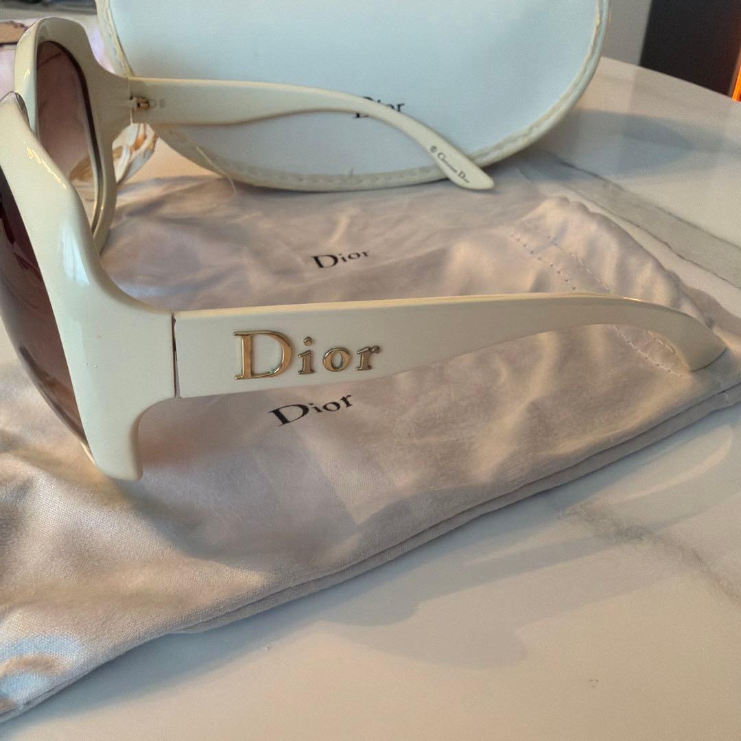 Dior ホワイトサングラス ケース付き