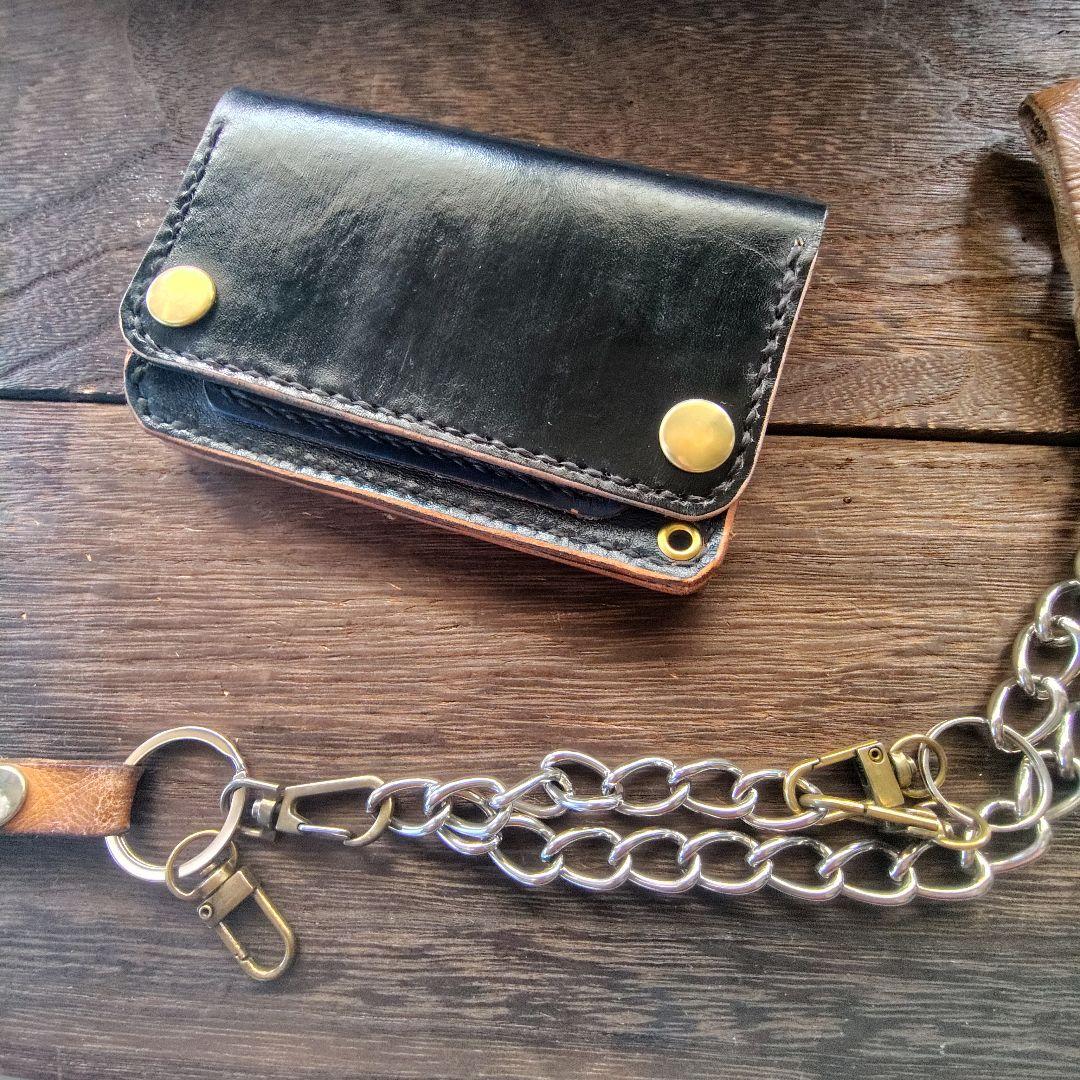 ミドルサイズ トラッカーウォレット 黒＆ネイビー 桜