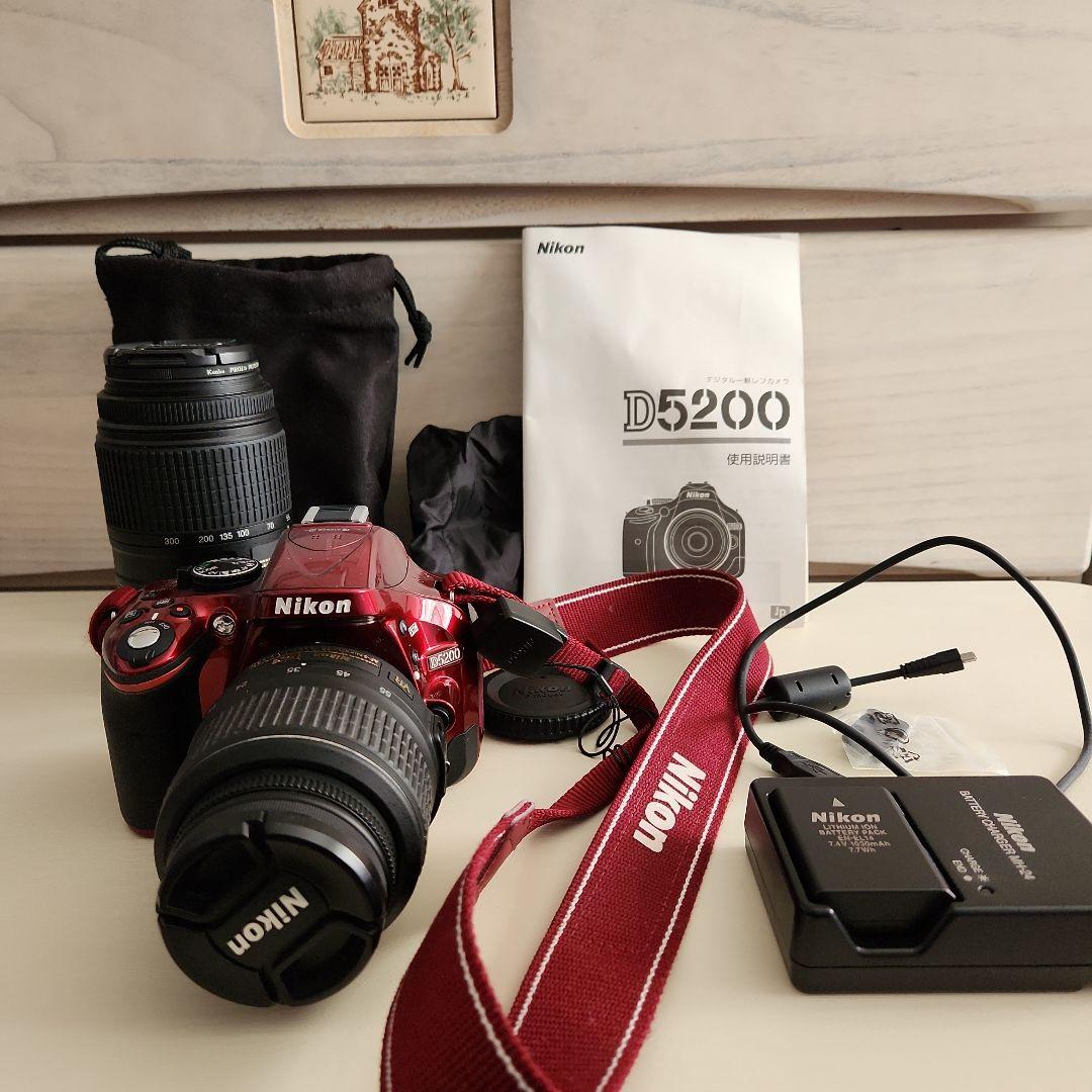 NikonD5200赤色モデル 18-55mmレンズ　55-300mmレンズ付き