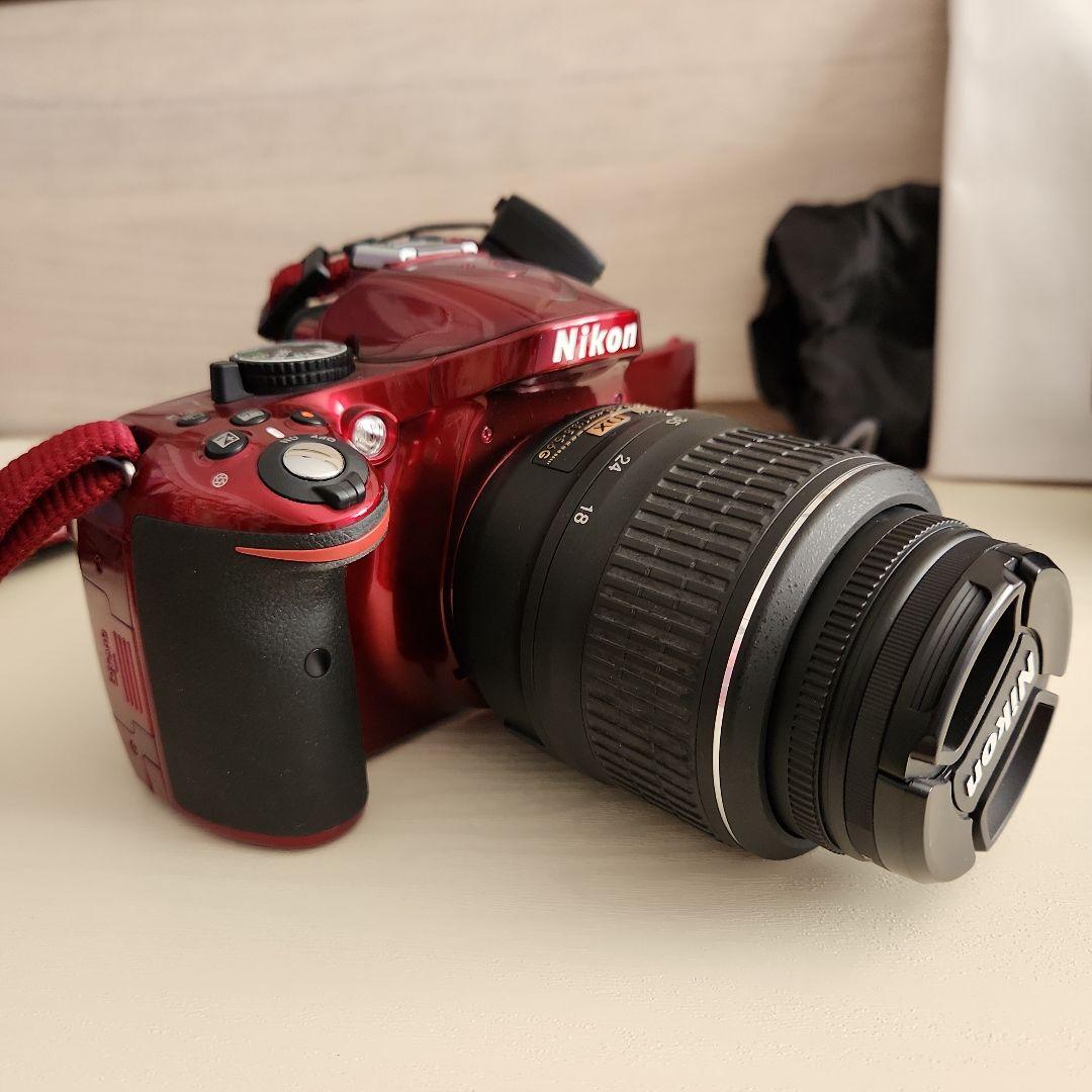 NikonD5200赤色モデル 18-55mmレンズ　55-300mmレンズ付き